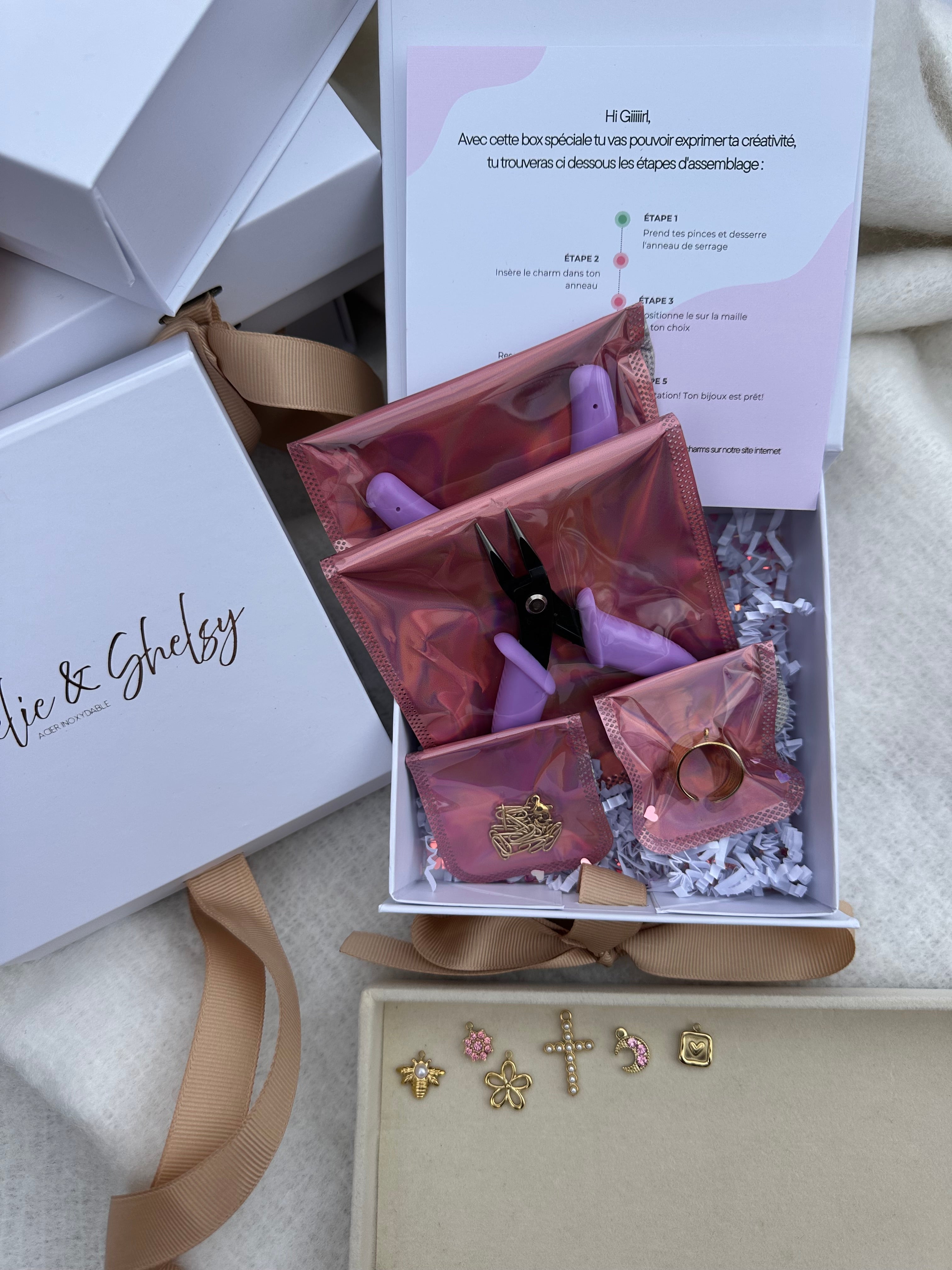 Box charms bague + bracelets + 6 charms