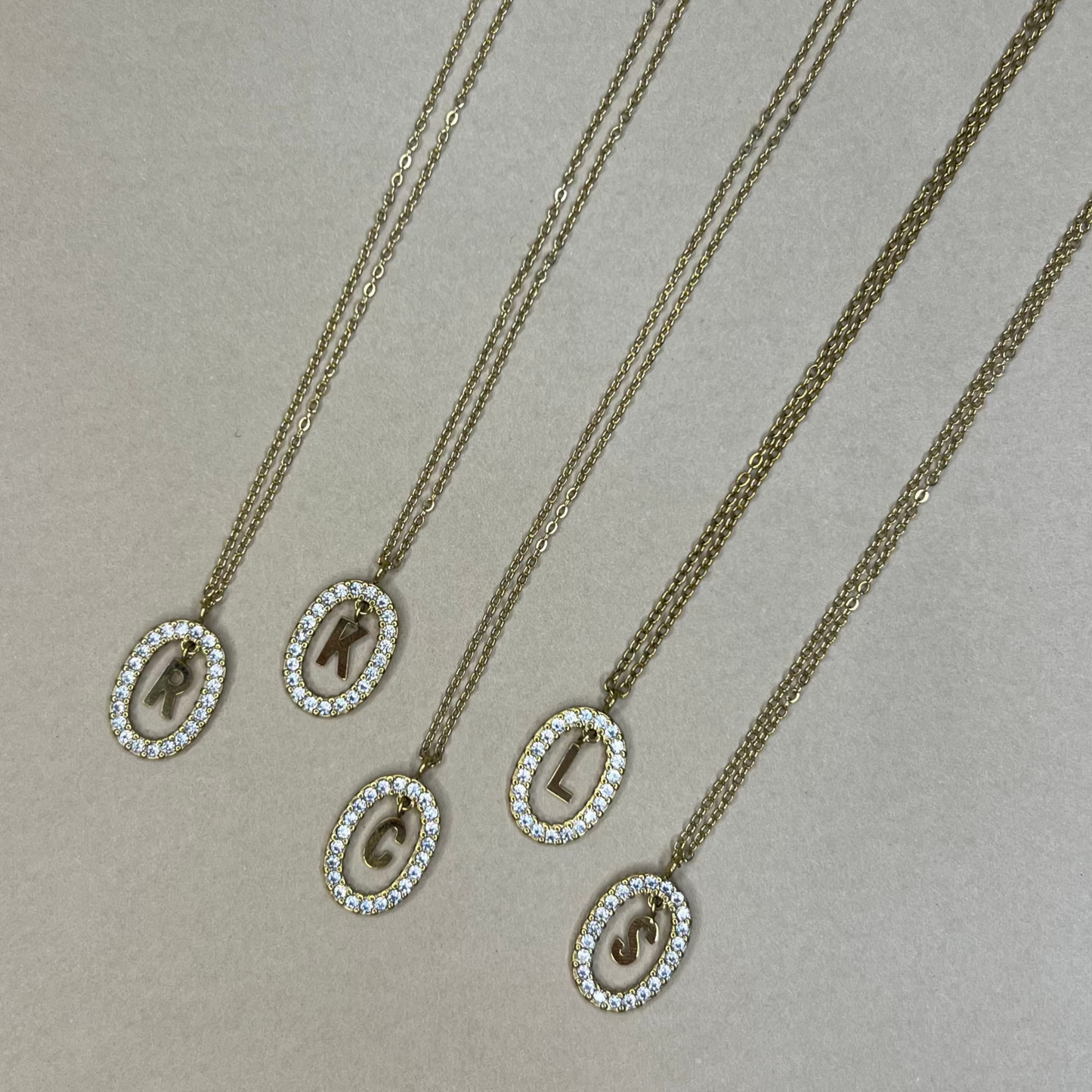 Initiale strass - collier