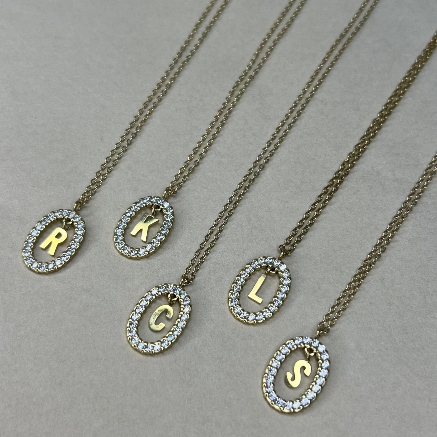 Initiale strass - collier