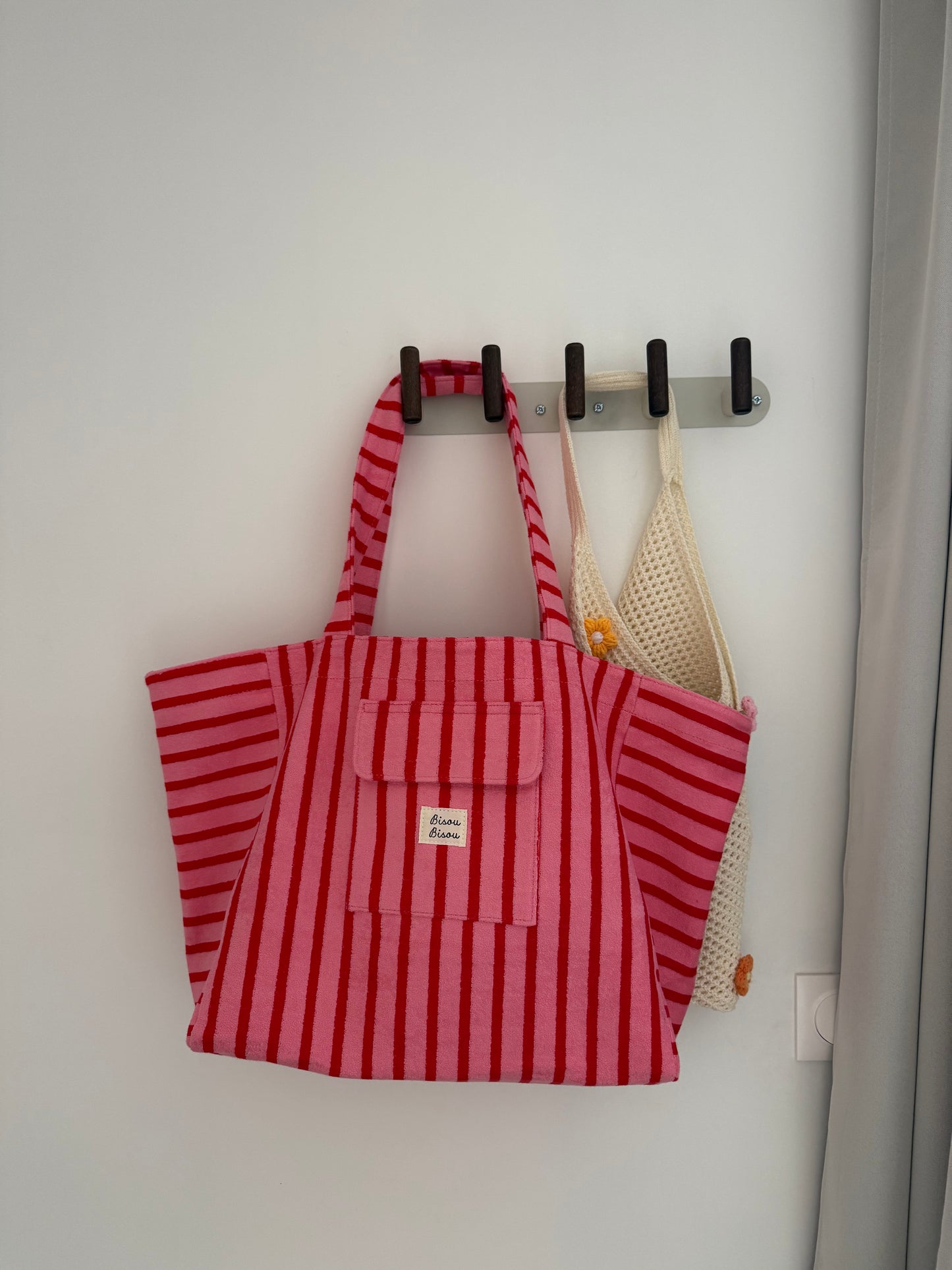 Sac de plage rose et rouge