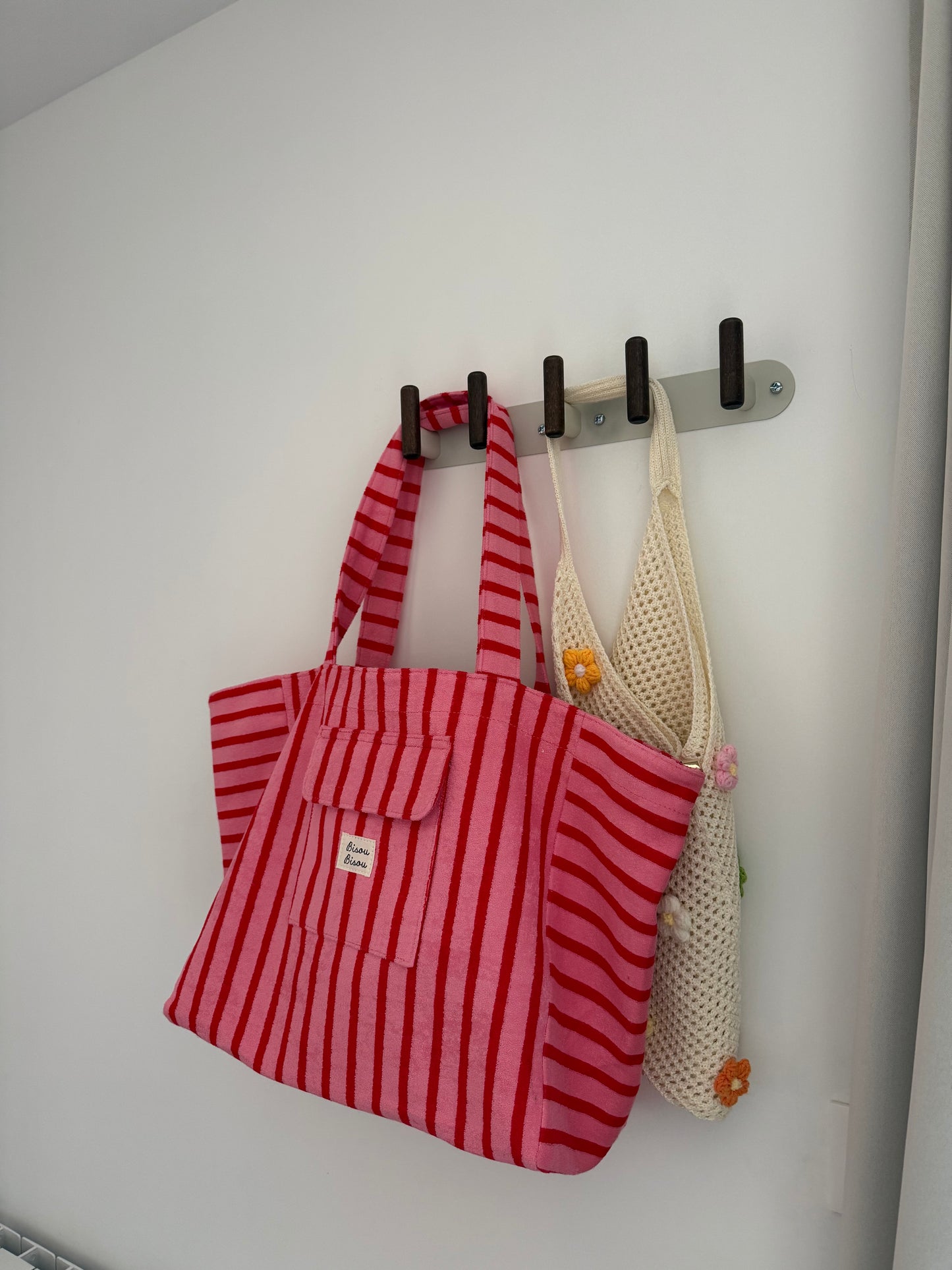 Sac de plage rose et rouge