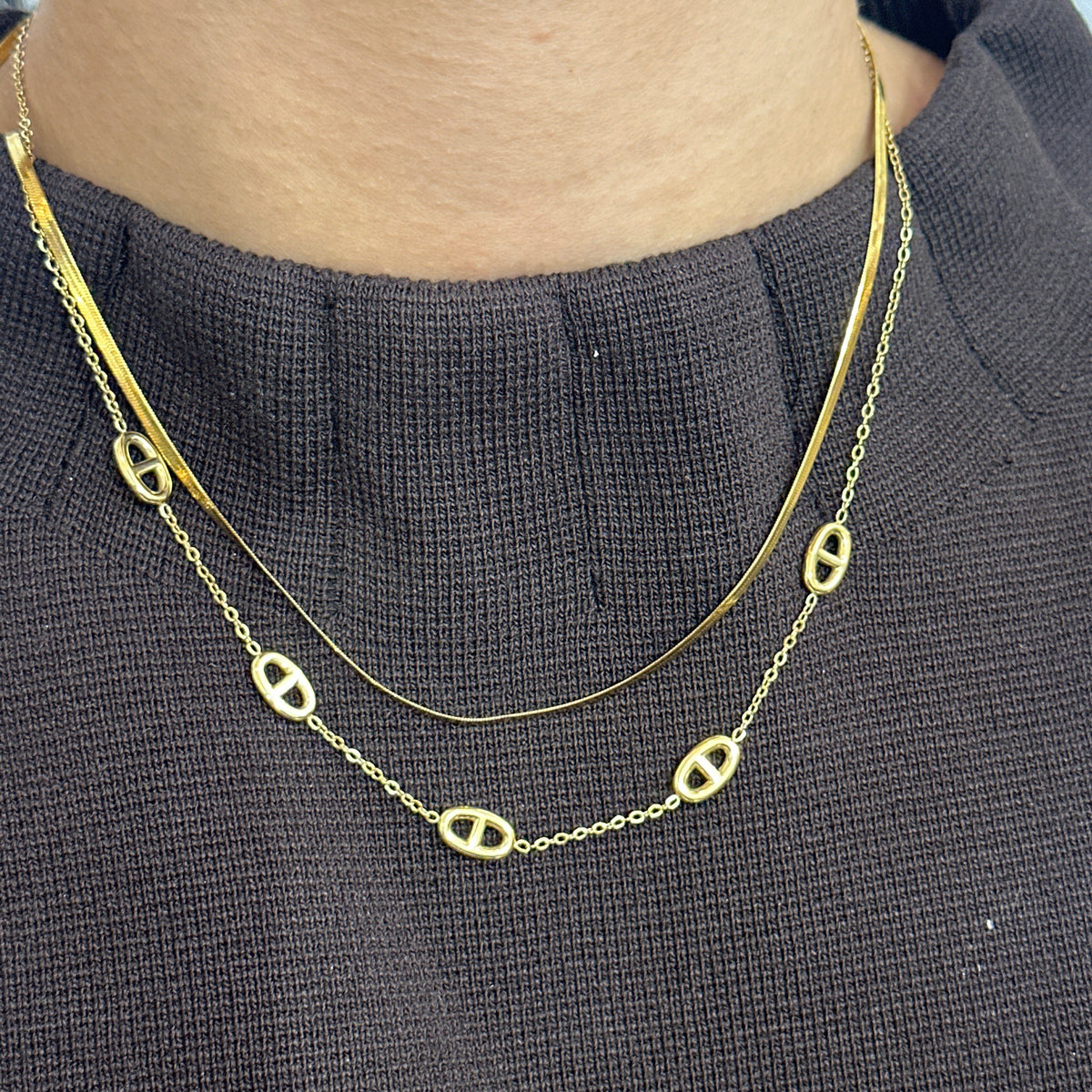 Collier double M or