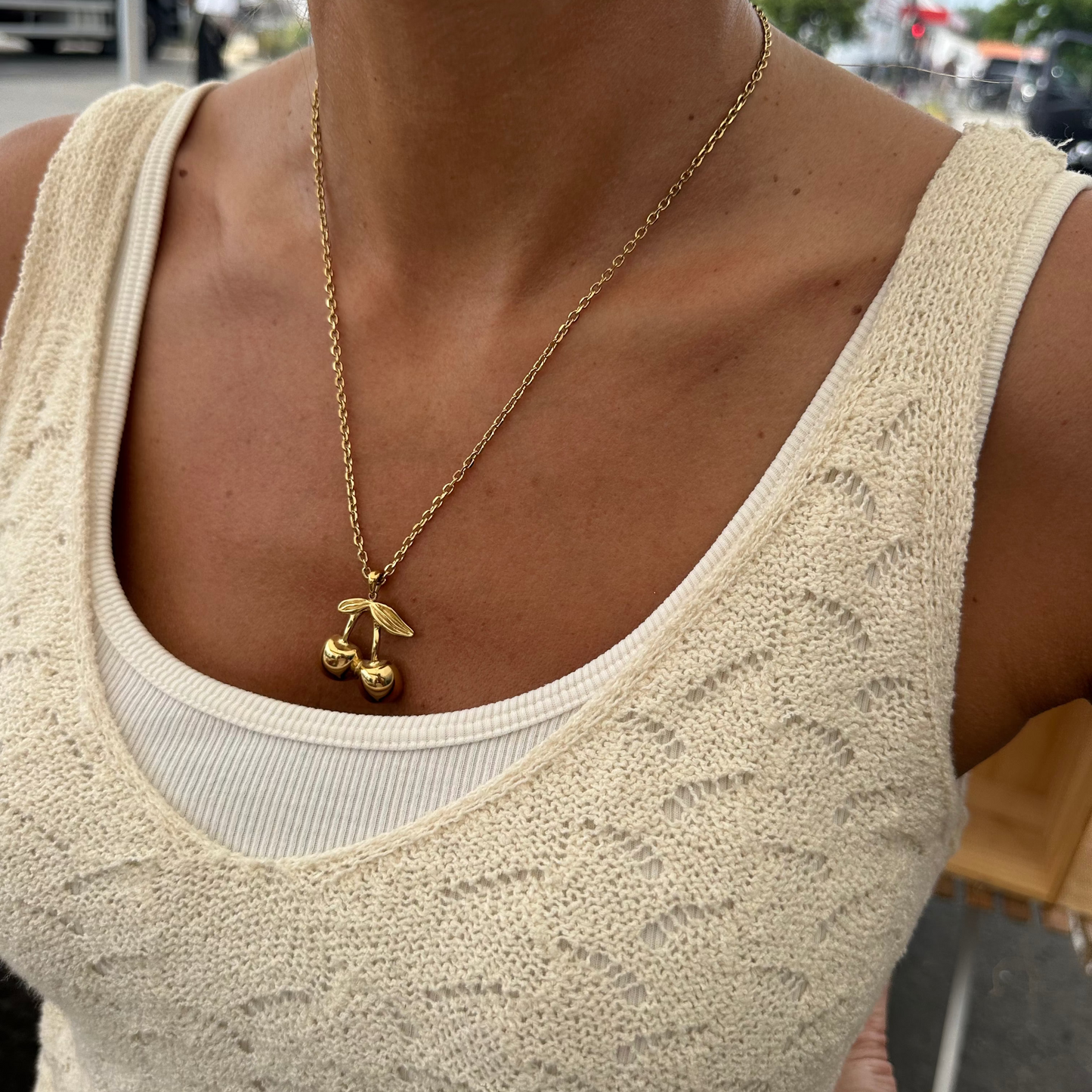 Collier cerise